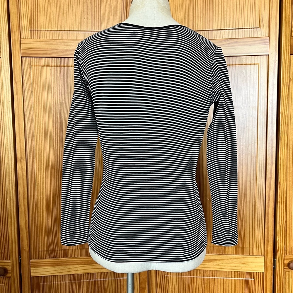 Bella Seamless Small Black & White Striped Fitted Figure Flattering Long Sleeve - Picture 4 of 6